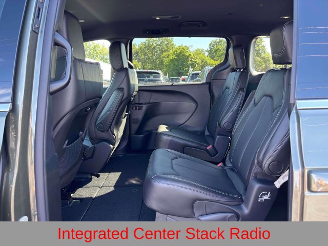 New 2027 Chrysler Pacifica Select AWD/4WD image 8
