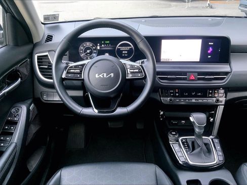 Used 2024 Kia Seltos SX AWD/4WD image 7