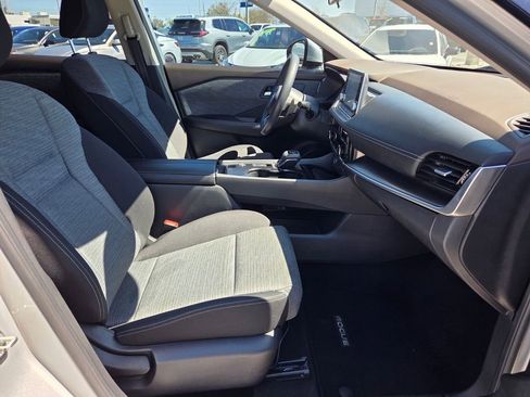 Used 2021 Nissan Rogue SV image 15