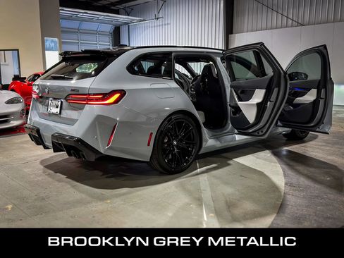 Used 2026 BMW M5 Touring AWD/4WD image 10