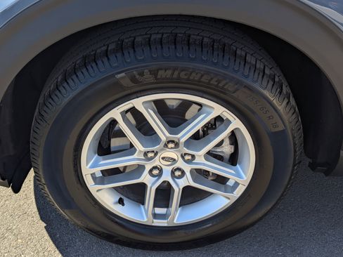 Used 2025 Ford Explorer Active w/ Active Comfort Package image 7