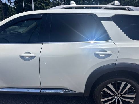 Used 2023 Nissan Pathfinder Platinum AWD/4WD image 7