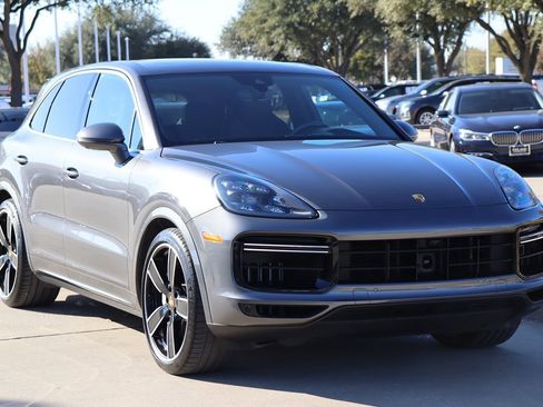 Used 2020 Porsche Cayenne Turbo image 2
