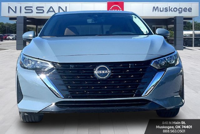 Used 2025 Nissan Sentra SV w/ SV Premium Package FWD image 2