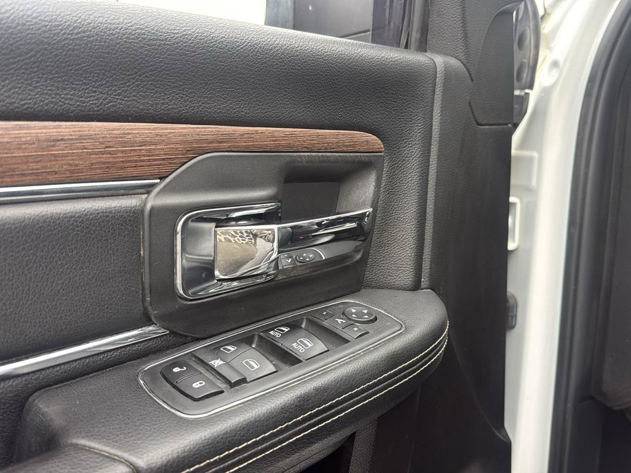 Used 2018 RAM 2500 Laramie w/ Convenience Group AWD/4WD image 11