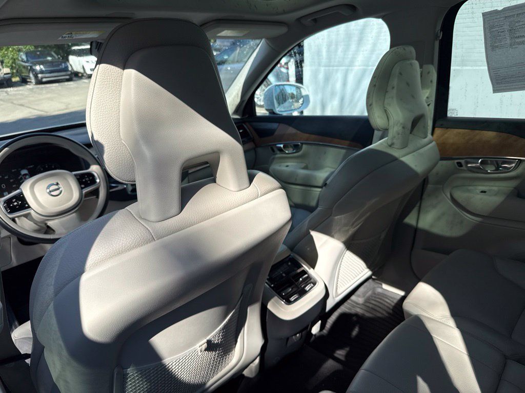 Used 2021 Volvo XC90 T6 Momentum w/ Climate Package AWD/4WD image 13