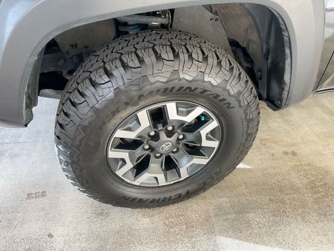 Used 2023 Toyota Tacoma TRD Off-Road w/ Black Out Package (TMS) image 10