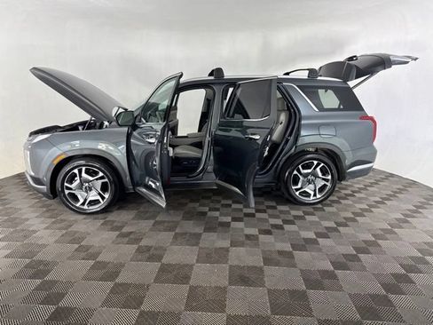 Used 2023 Hyundai Palisade Limited w/ Cargo Package FWD image 11