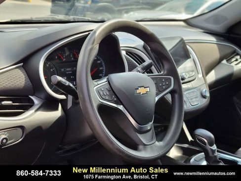 Used 2023 Chevrolet Malibu LT image 18