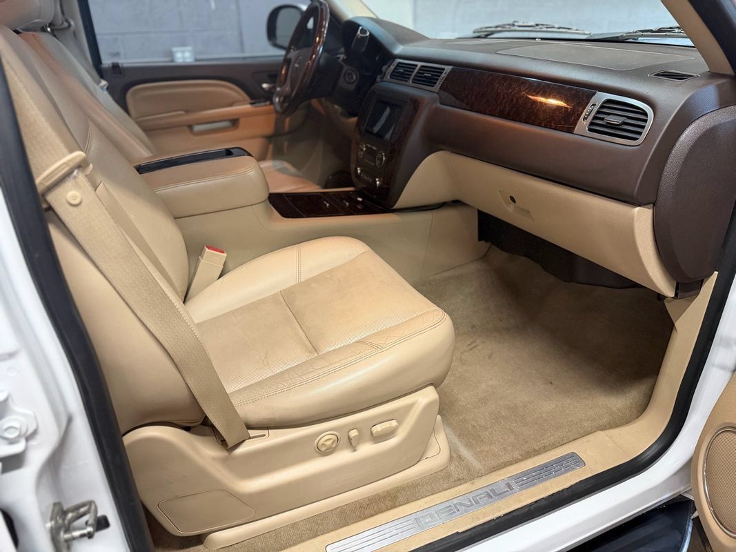 Used 2012 GMC Yukon Denali AWD/4WD image 30