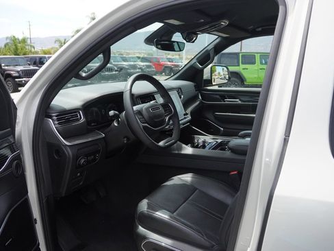 Used 2022 Jeep Wagoneer Series II RWD image 28