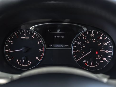 Used 2019 Nissan Pathfinder SL FWD image 8