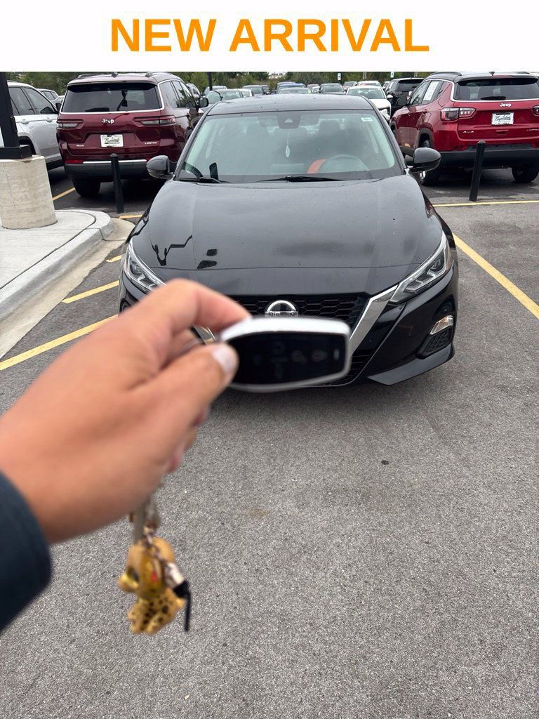 Used 2021 Nissan Altima 2.5 SV FWD image 1