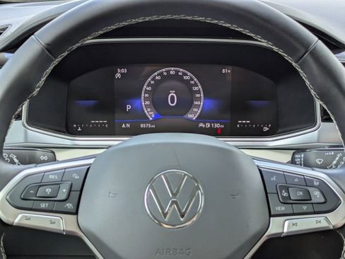 Used 2025 Volkswagen Taos SE FWD image 29