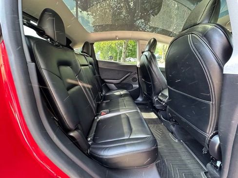 Used 2022 Tesla Model Y Long Range AWD/4WD image 28