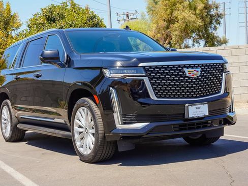 Used 2023 Cadillac Escalade ESV Luxury RWD image 5