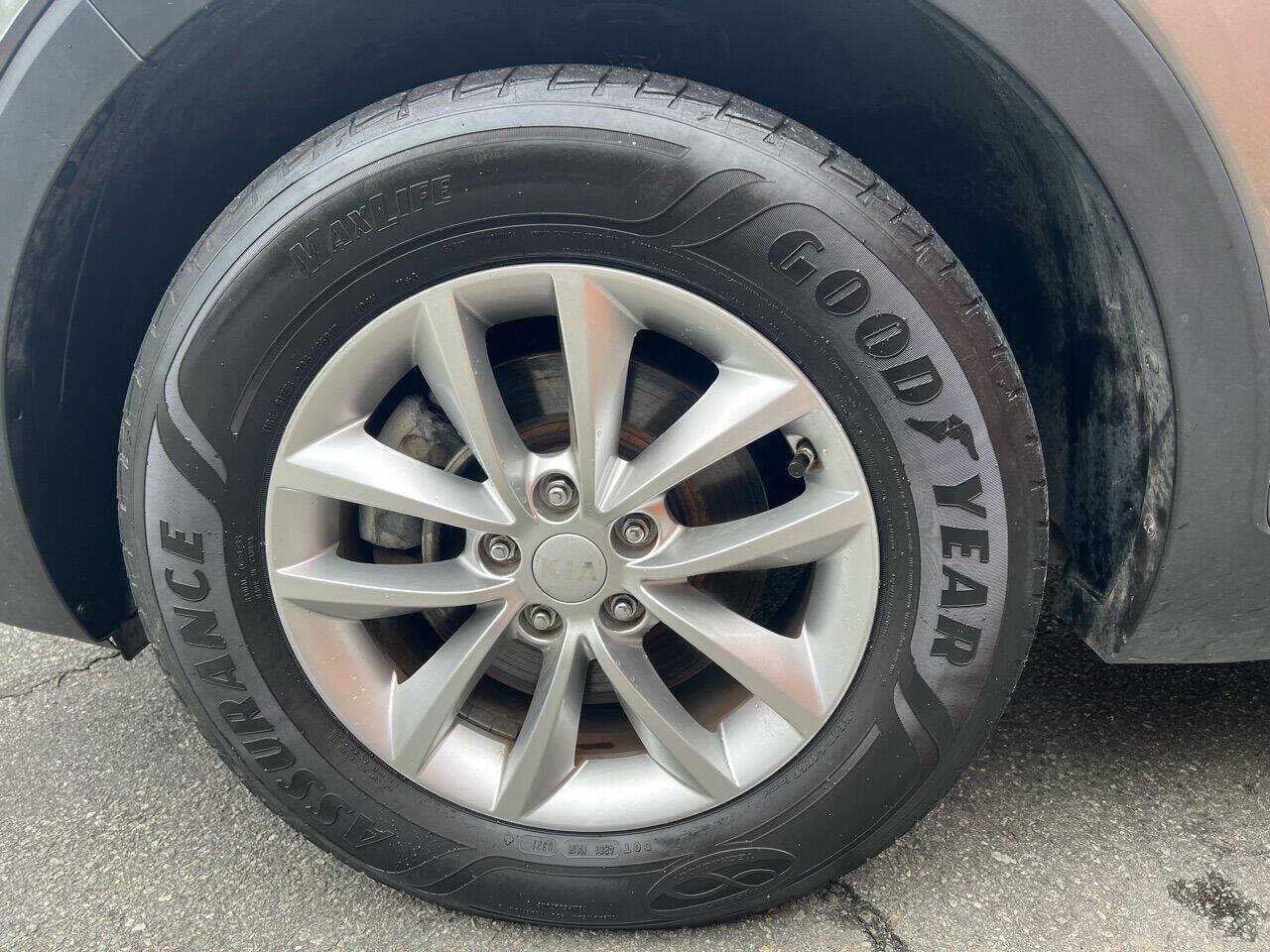 Used 2017 Kia Sorento L FWD image 29