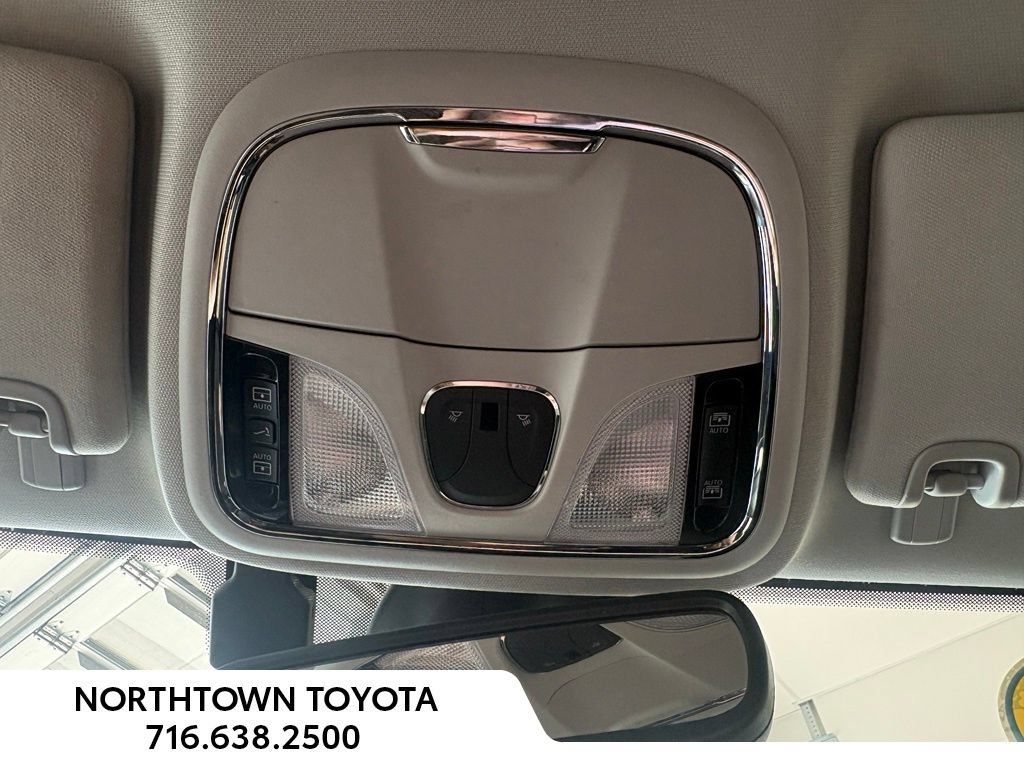 Used 2022 Jeep Cherokee Limited AWD/4WD image 29