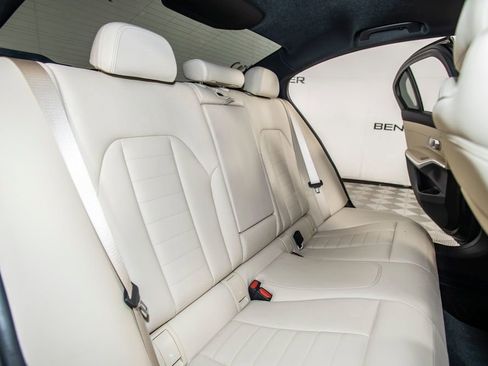 Used 2021 BMW 330i Sedan w/ M Sport Package image 17