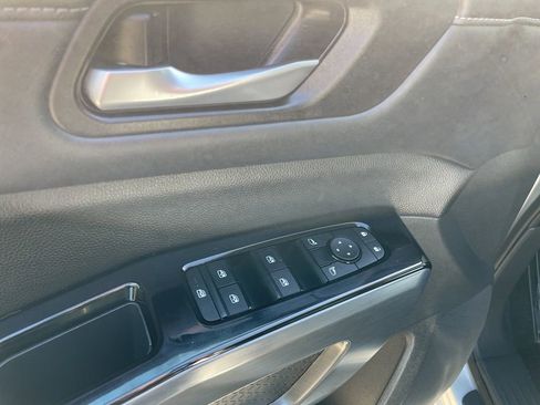 Used 2025 Nissan Pathfinder SL image 6