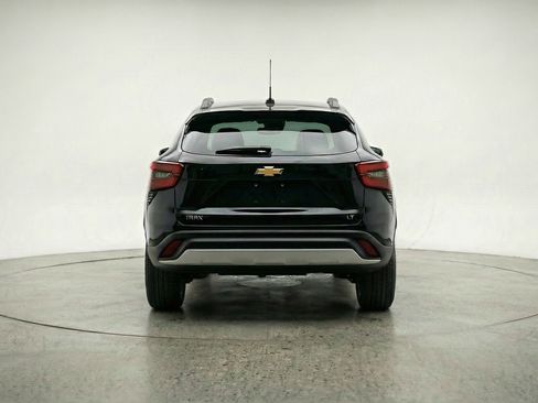 Used 2025 Chevrolet Trax LT w/ LT Convenience Package image 7