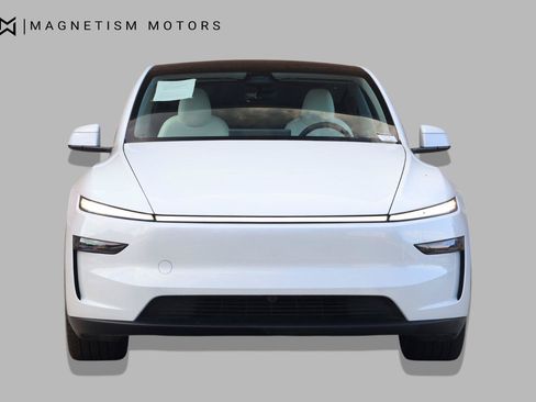 Used 2026 Tesla Model Y 2WD image 4