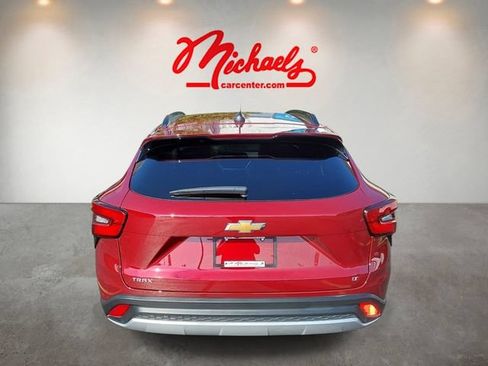 Used 2025 Chevrolet Trax LT FWD image 6