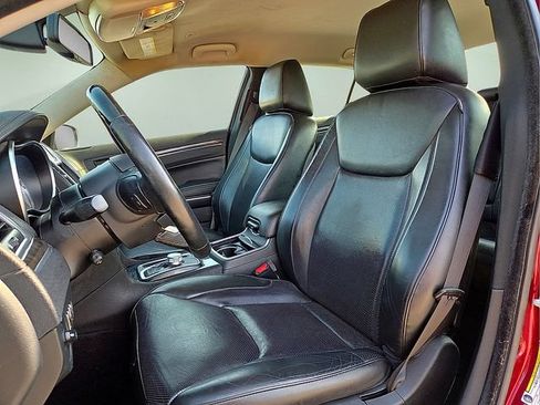 Used 2019 Chrysler 300 Limited RWD image 16