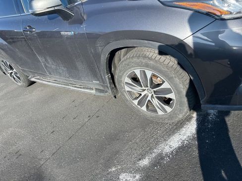 Used 2020 Toyota Highlander XLE image 12