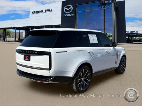 Used 2025 Land Rover Range Rover SE AWD/4WD image 9