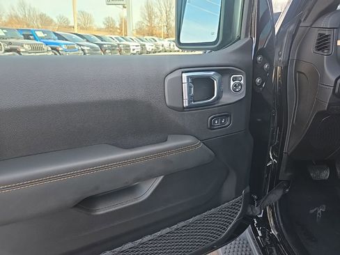 New 2026 Jeep Wrangler Unlimited Sahara AWD/4WD image 31