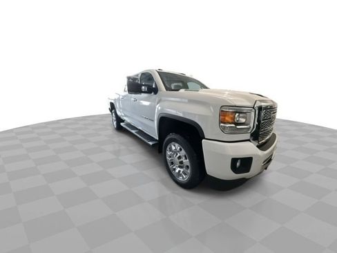 Certified 2019 GMC Sierra 2500 Denali image 2
