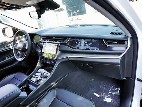 New 2023 Jeep Grand Cherokee 4WD 4xe image 11