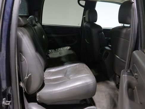 Used 2004 Chevrolet Avalanche 4x4 w/ Preferred Equipment Group image 21