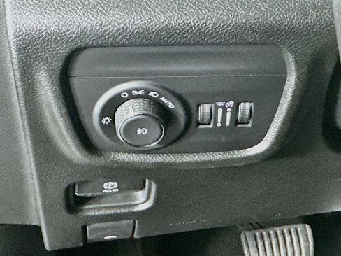 Used 2023 Jeep Grand Cherokee L Limited AWD/4WD image 12