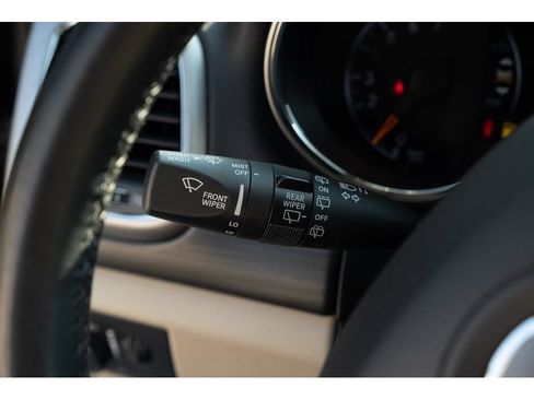 Used 2021 Jeep Grand Cherokee Laredo w/ Security & Convenience Group AWD/4WD image 20
