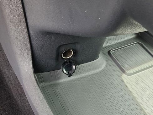 Used 2021 Toyota Sienna XLE image 26