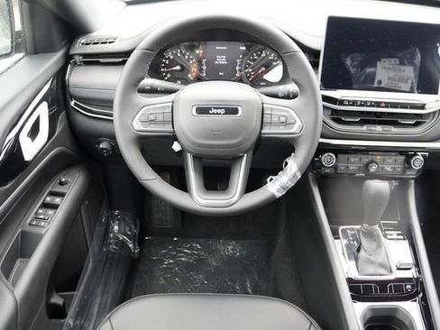 New 2025 Jeep Compass Latitude w/ Sun & Sound Group AWD/4WD image 12