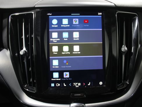 Used 2022 Volvo XC60 B5 Momentum image 12