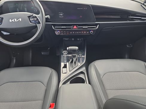 Certified 2025 Kia Niro EX image 16