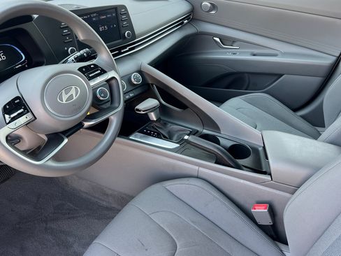 Used 2024 Hyundai Elantra SE FWD image 9