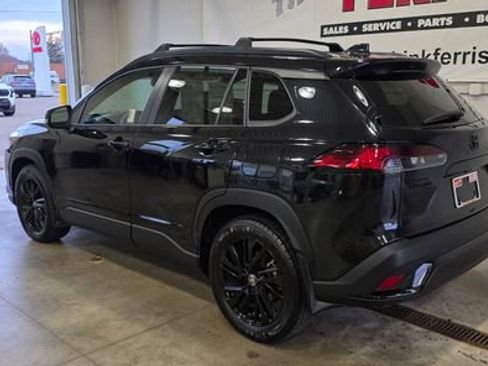 Used 2024 Toyota Corolla Cross SE image 3