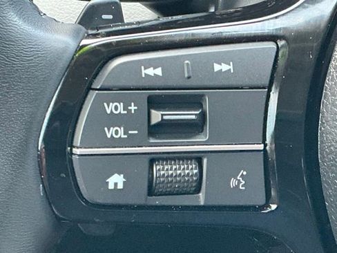 Certified 2025 Honda Pilot Touring image 17