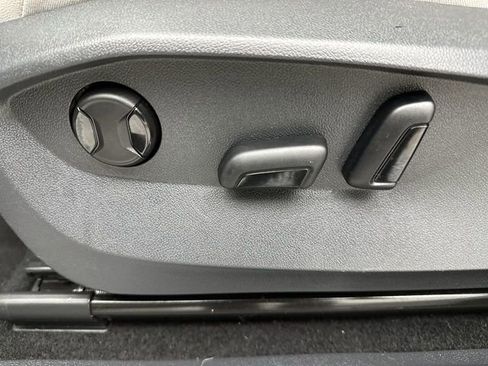 Used 2023 Volkswagen Tiguan SE R-Line image 13