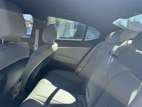 Used 2025 Genesis G70 2.5T image 11