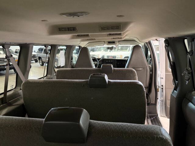 Used 2017 Chevrolet Express 3500 LT w/ LT Preferred Equipment Group RWD image 15