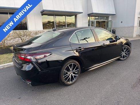 Used 2023 Toyota Camry SE w/ Blackout Package (TMS) image 2
