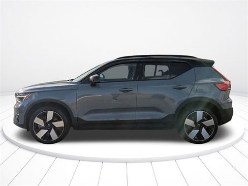 Used 2023 Volvo XC40 Recharge Ultimate image 14