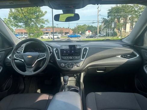 Used 2022 Chevrolet Malibu LS FWD image 3