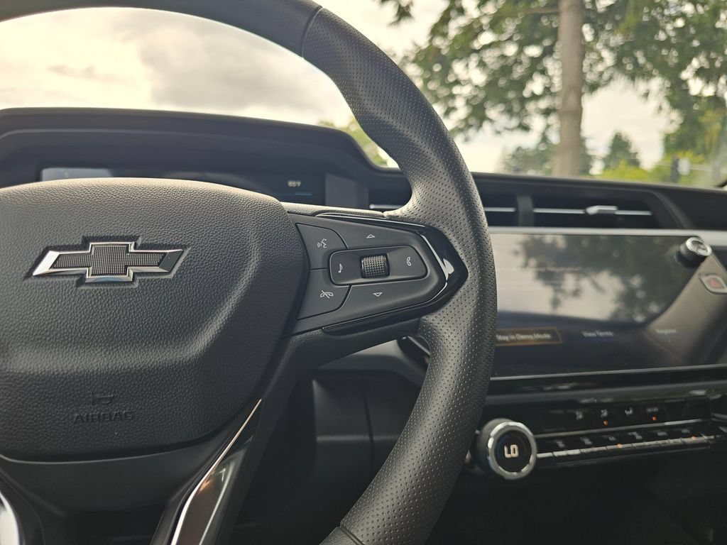 New 2027 Chevrolet Bolt LT FWD image 31